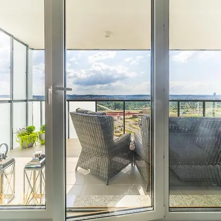 Apartmate- View Comfy By The Sea & Free Gym Apartment *